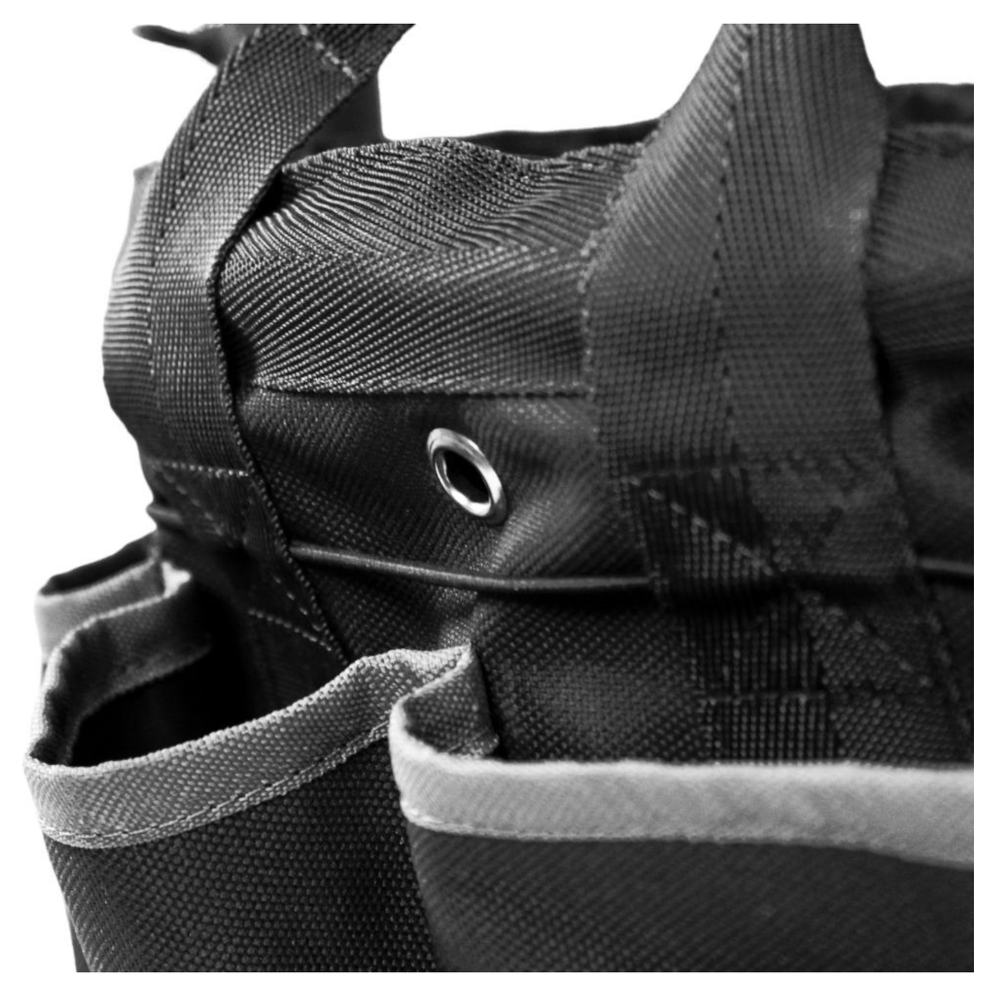EQuest Grooming Bag