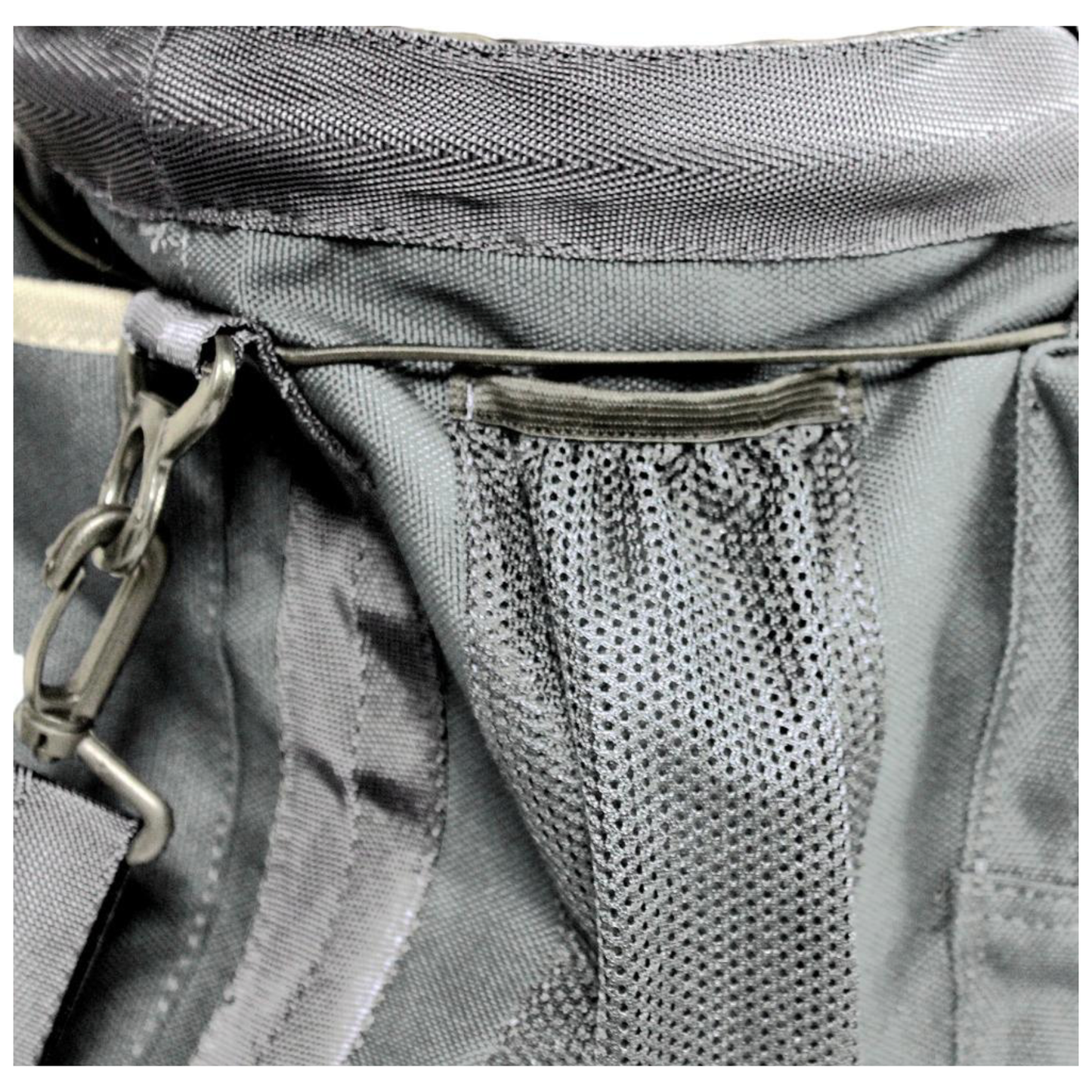 EQuest Grooming Bag