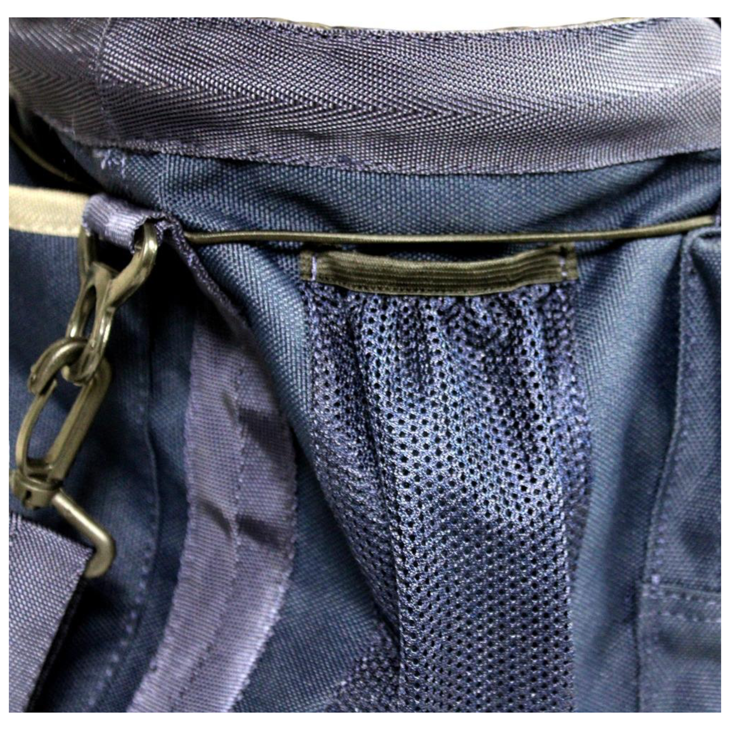 EQuest Grooming Bag
