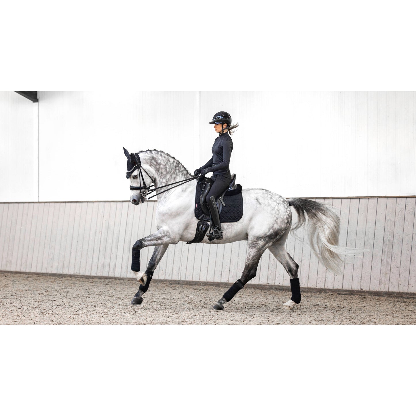LM Crystal Suede Dressurchabracke Schwarz