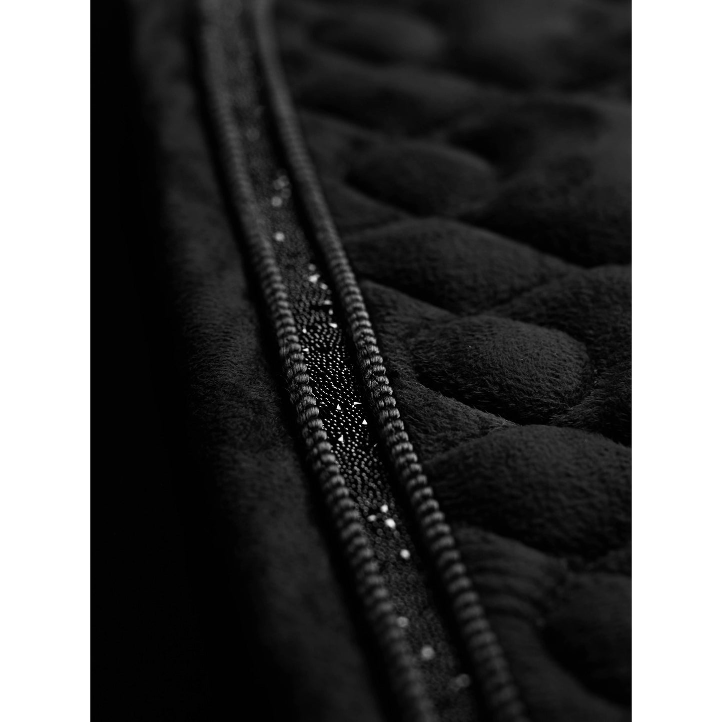 LM Crystal Suede Dressurchabracke Schwarz
