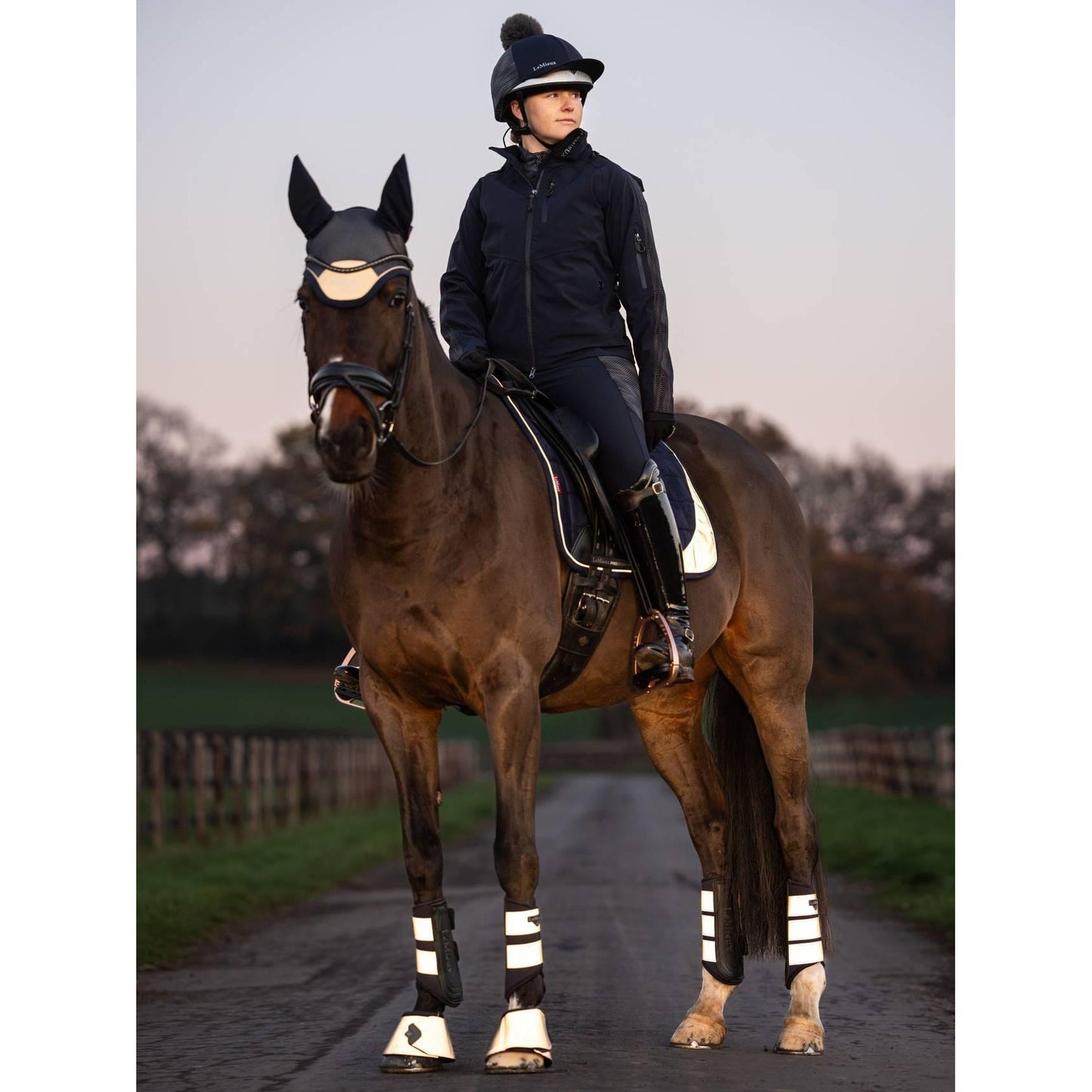 LeMieux Suede Dressurschabracke Square Reflective Navy S/M