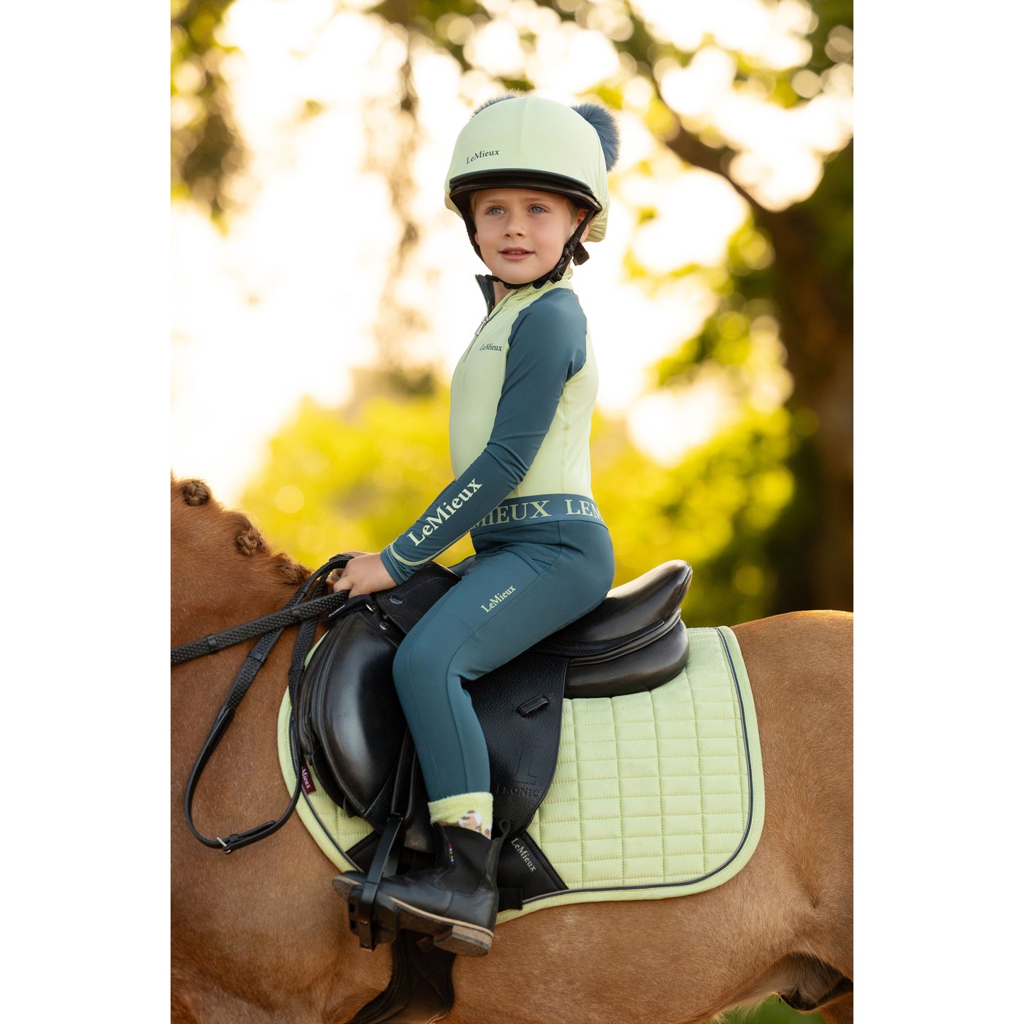 LeMieux Mini Suede Close Contact Schabracke - Kaster Cheval