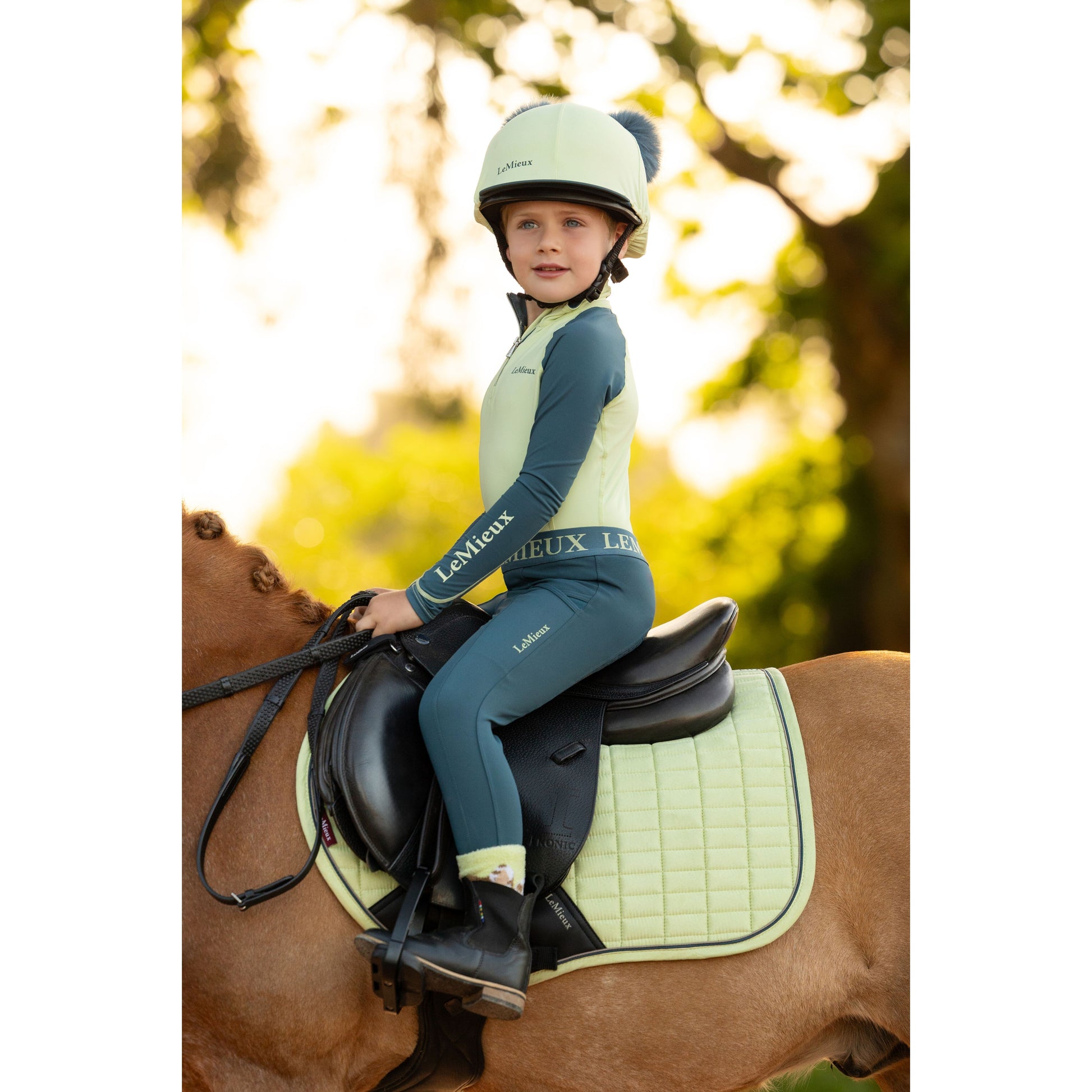 LeMieux Mini Suede Close Contact Schabracke - Kaster Cheval