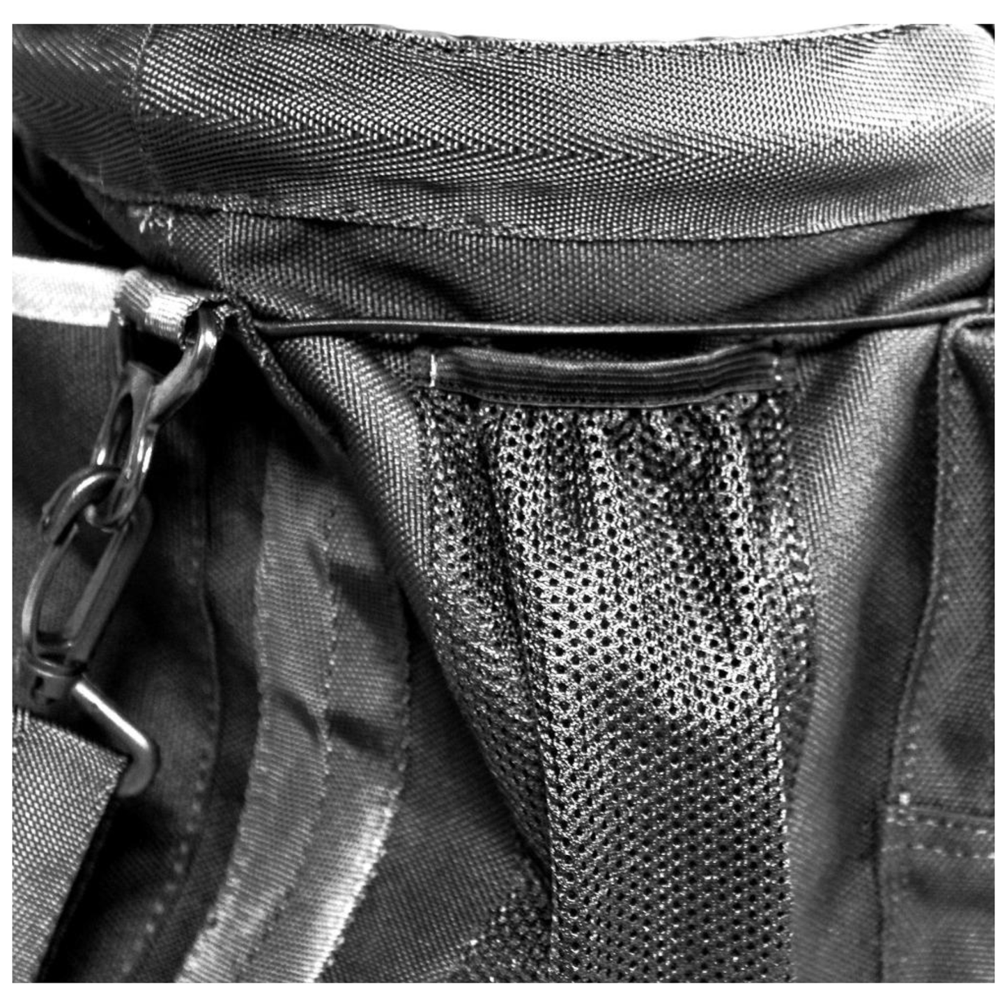 EQuest Grooming Bag